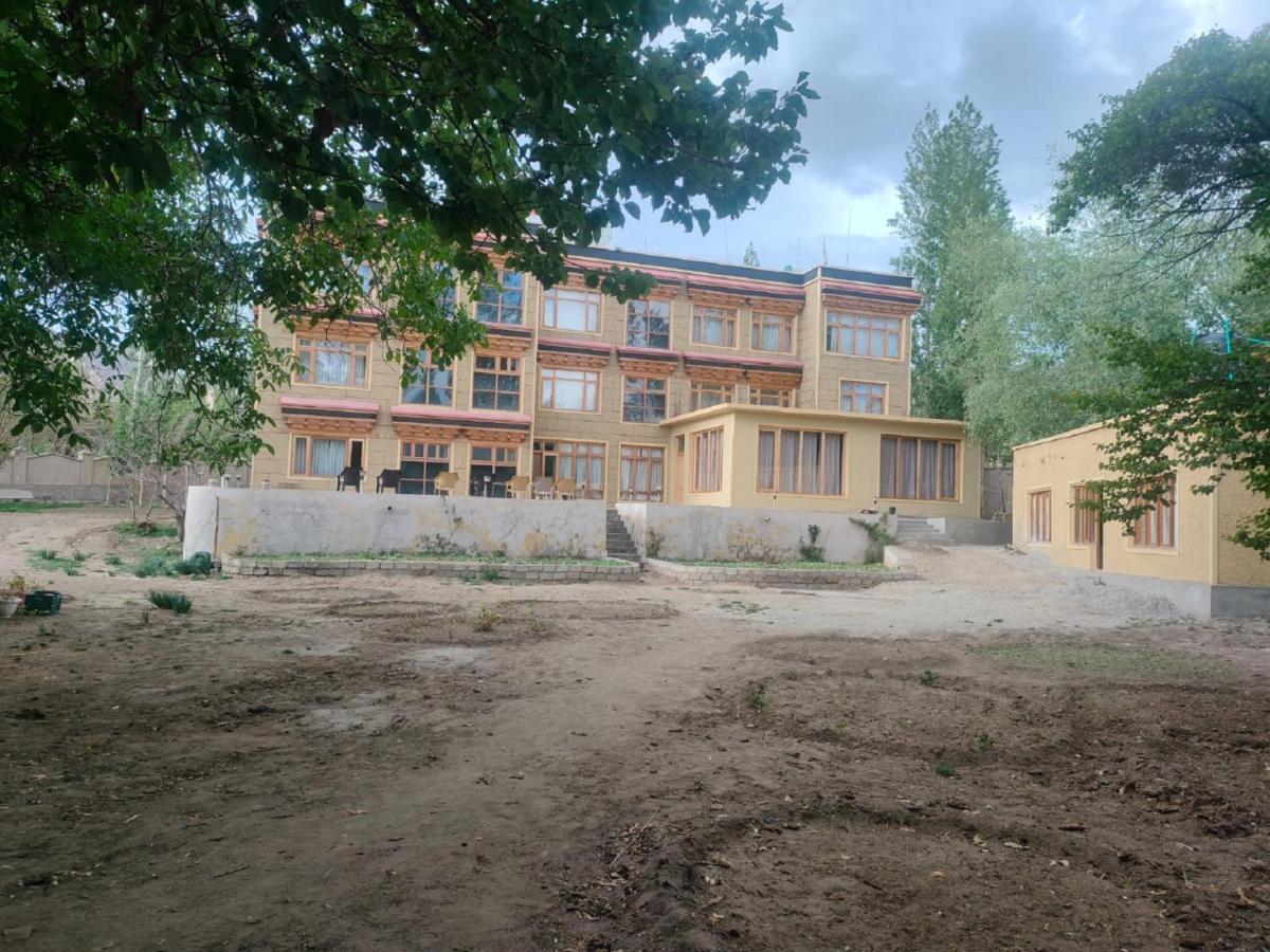 Hotel Alpine Ladakh Leh Exterior foto