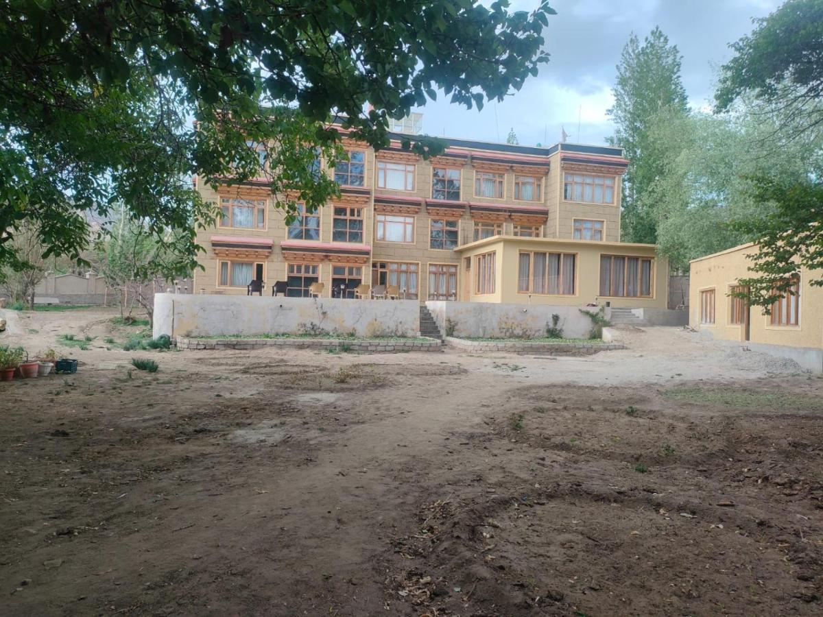 Hotel Alpine Ladakh Leh Exterior foto